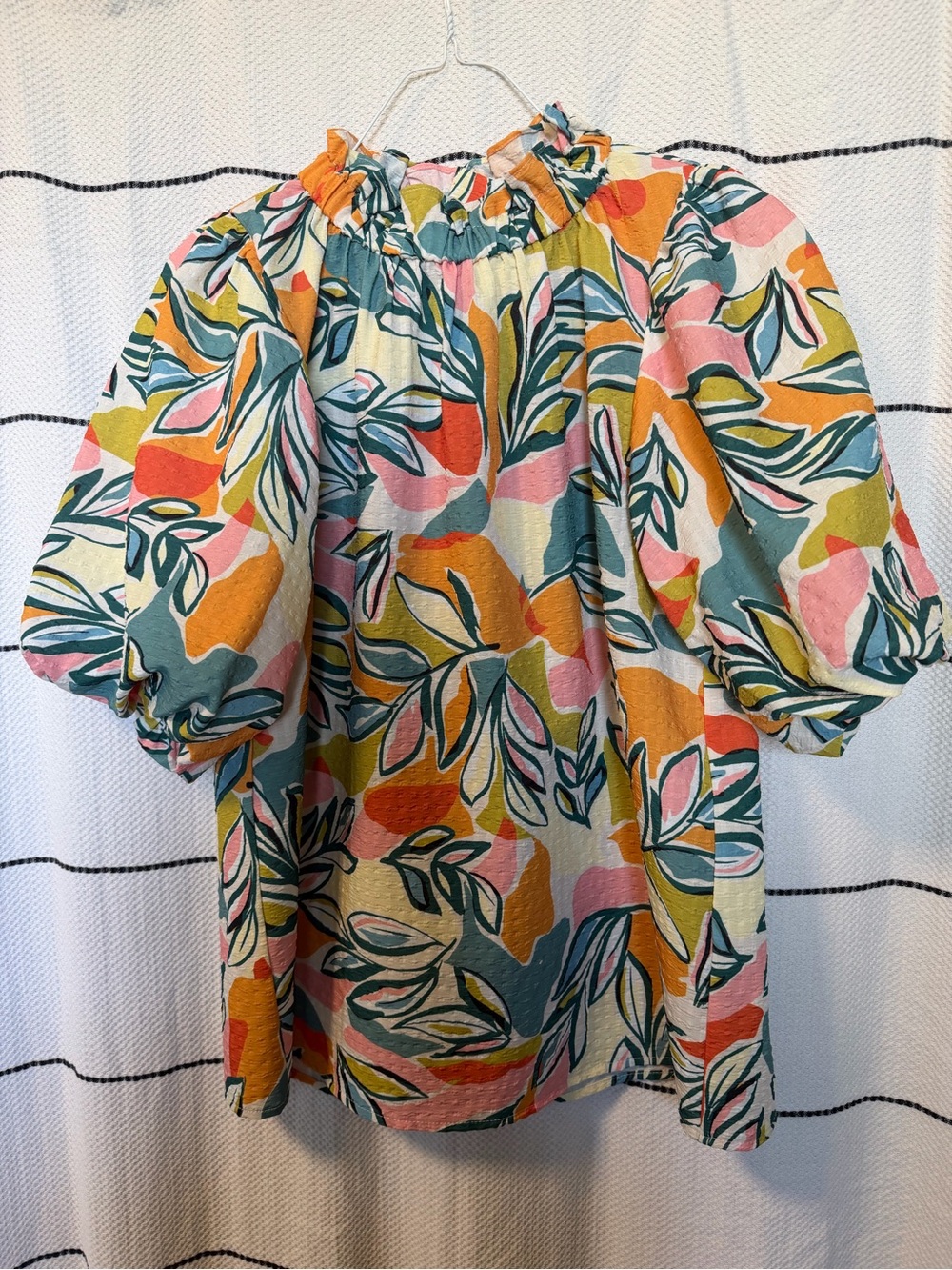 THML Multicolor Puff-Sleeve Floral Top - Picture 1 of 3